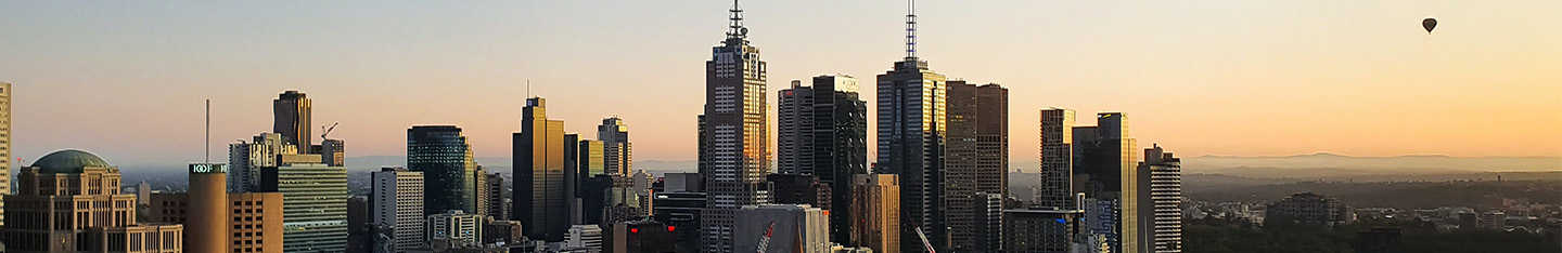 banner 8 great reasons to study in melbourne skyline